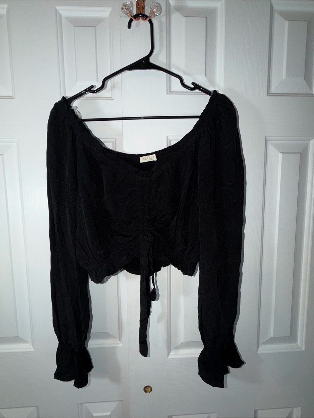 Illa illa Black Long-Sleeve Ruched Crop Top - Casual Women's Top